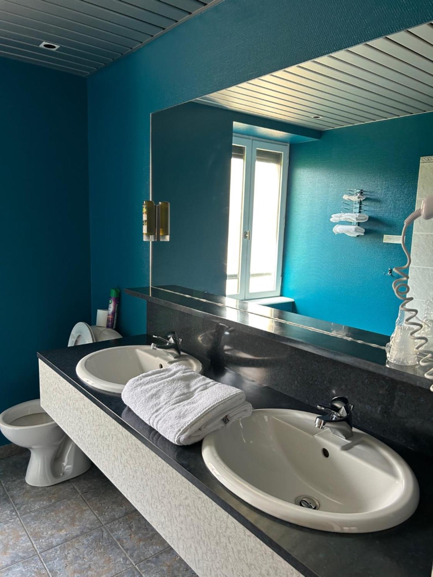 Le Bel Vue Hotel Le Cergne Eksteriør billede